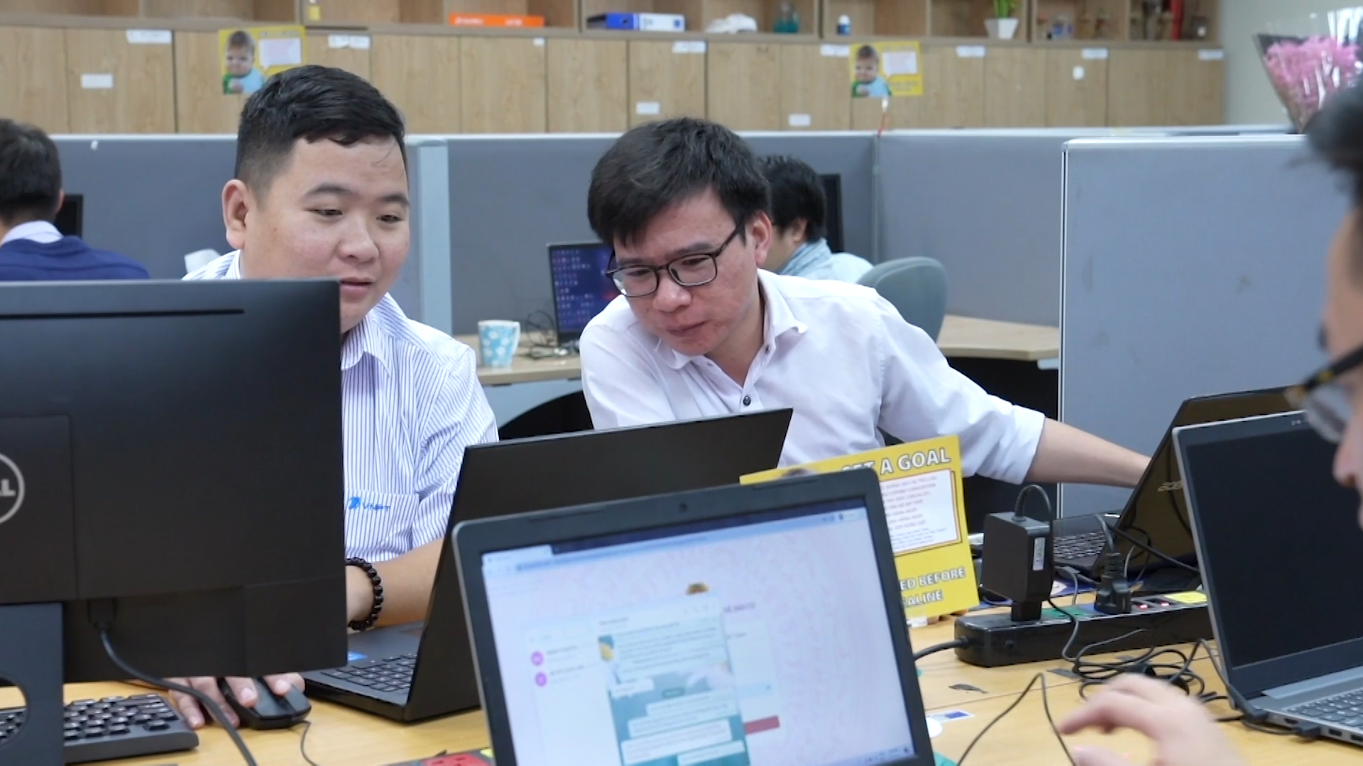 Hệ[-]thống[-]cơ[-]sở[-]dữ[-]liệu[-]quốc[-]gia[-]về[-]dân[-]cư[-]là[-]hệ[-]thống[-]nền[-]tảng[-]giúp[-]thay[-]đổi[-]phương[-]thức[-]quản[-]lý[-]công[-]dân